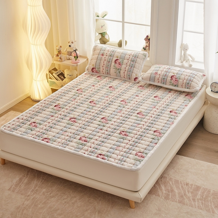 91家纺网 家纺一手货源 找家纺 东宇床垫 2024新款牛奶绒床褥大床 复古花