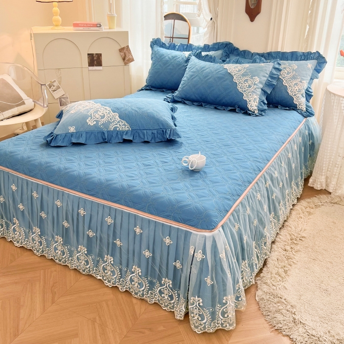 91家纺网 家纺一手货源 找家纺 罗艺轩 2024新款公主风全棉加厚可脱卸床笠式床裙三件套 慕雅-牛仔蓝