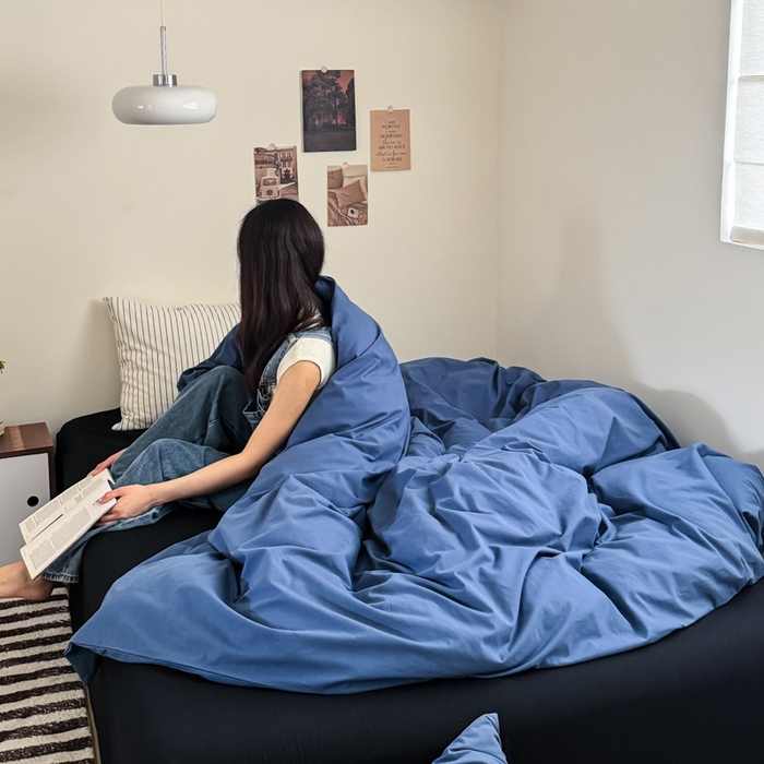 91家纺网 家纺一手货源 找家纺 艾沁家纺 2024新款简约风全棉色织水洗棉混搭四件套 深蓝+黑（深蓝枕+竖条枕）