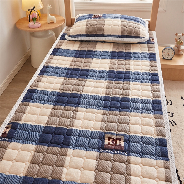 91家纺网 家纺一手货源 找家纺 东宇床垫 2025新款牛奶绒床褥学生床 格子蓝