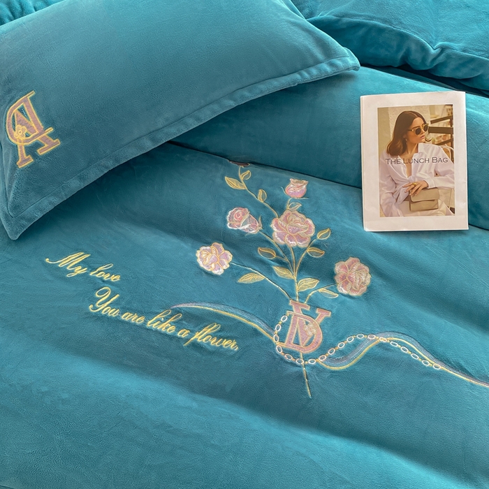 91家纺网 家纺一手货源 找家纺 晶缦家纺 2024新款高克重牛奶绒刺绣花四件套 点点花季-雅绿