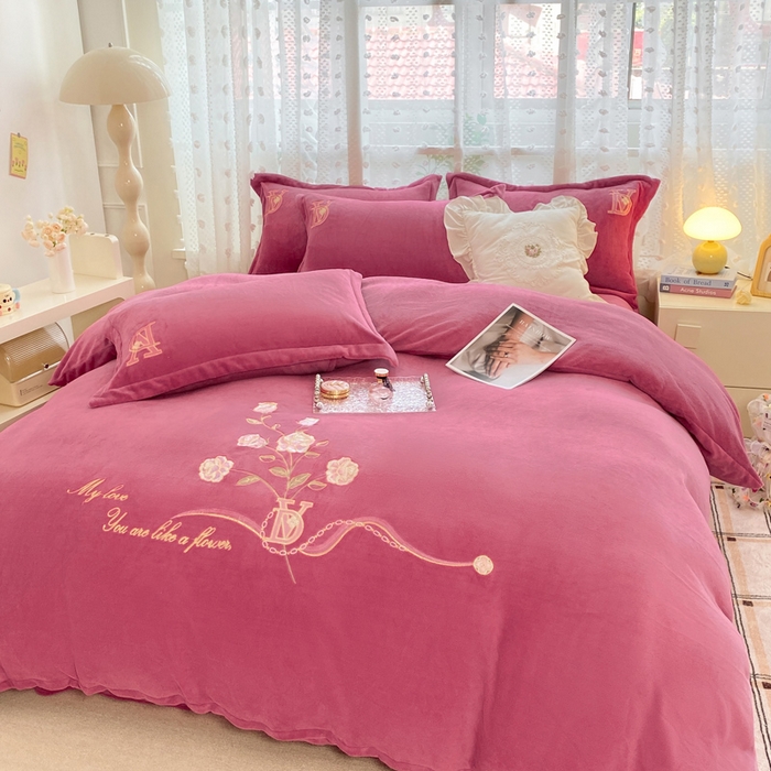 91家纺网 家纺一手货源 找家纺 晶缦家纺 2024新款高克重牛奶绒刺绣花四件套 点点花季-豆沙