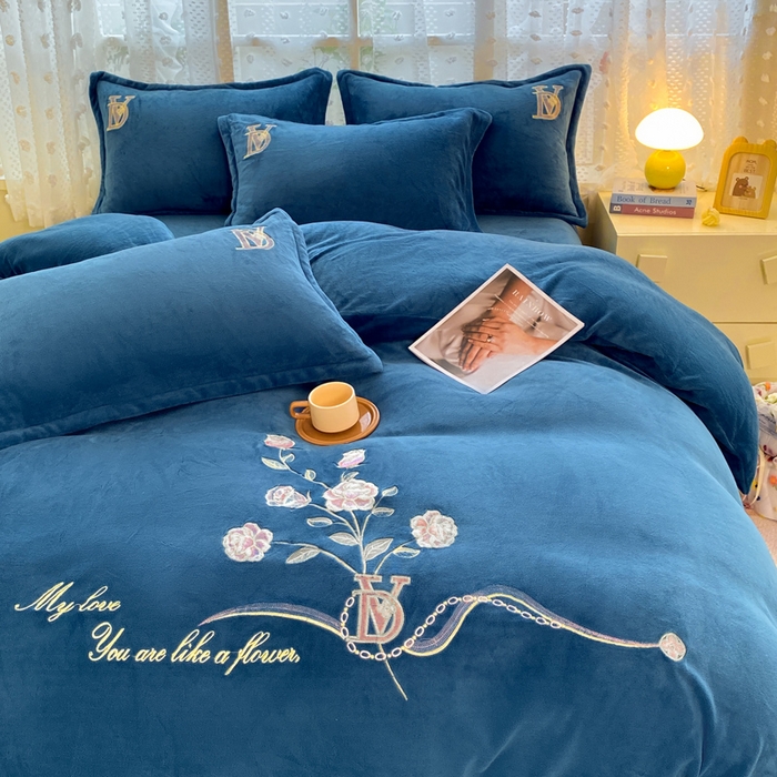 91家纺网 家纺一手货源 找家纺 晶缦家纺 2024新款高克重牛奶绒刺绣花四件套 点点花季-藏蓝