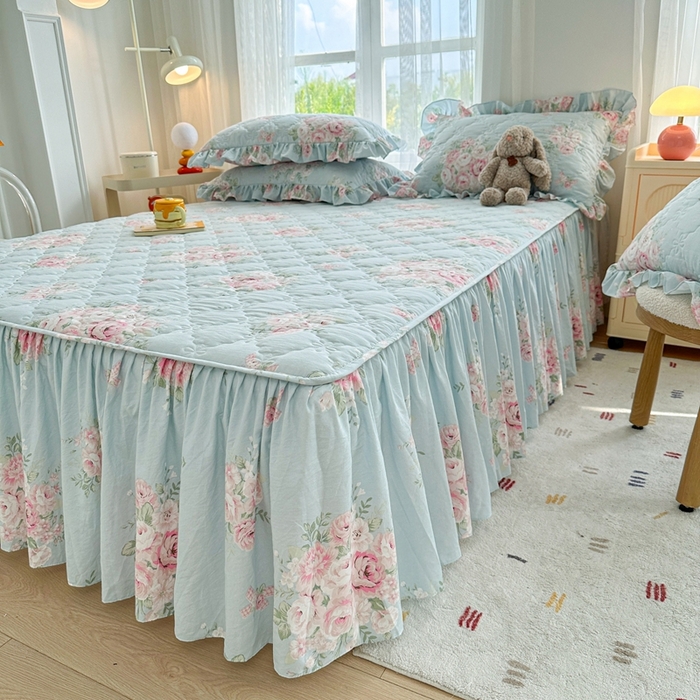 91家纺网 家纺一手货源 找家纺 忘忧草 2024亲肤水洗棉夹棉床裙--小清新系列 安娜花园