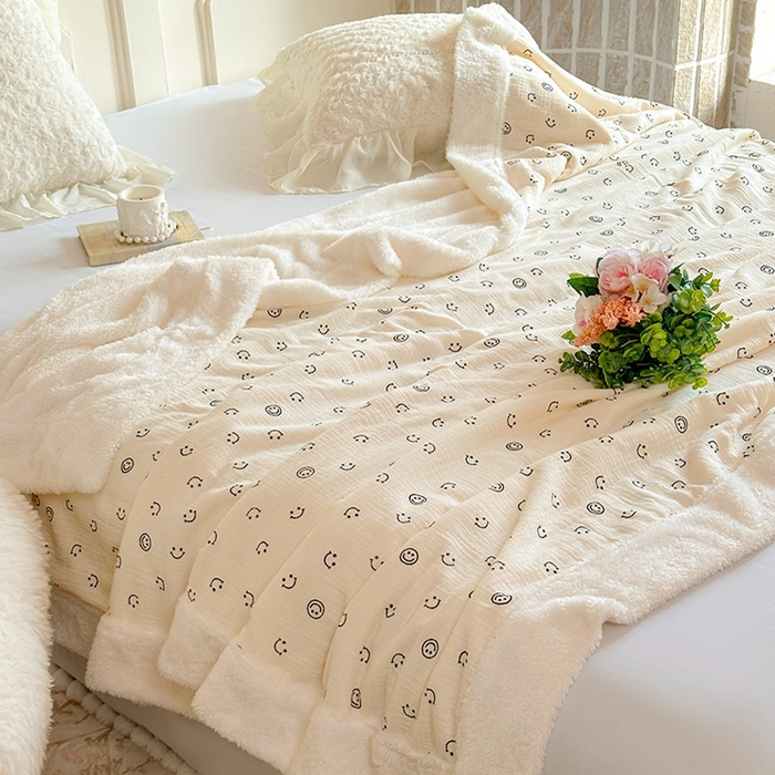 91家纺网 家纺一手货源 找家纺 木楌家居 2025新款皱绉纱空调盖被毯 乐乐