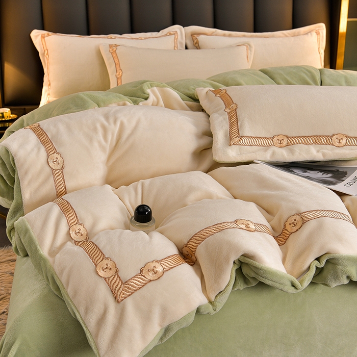 91家纺网 家纺一手货源 找家纺 云家 （包含买家秀）2024新款高克重牛奶绒纯色双拼刺绣四件套珊瑚绒 凯迪系列 凯迪-奶昔白+豆绿