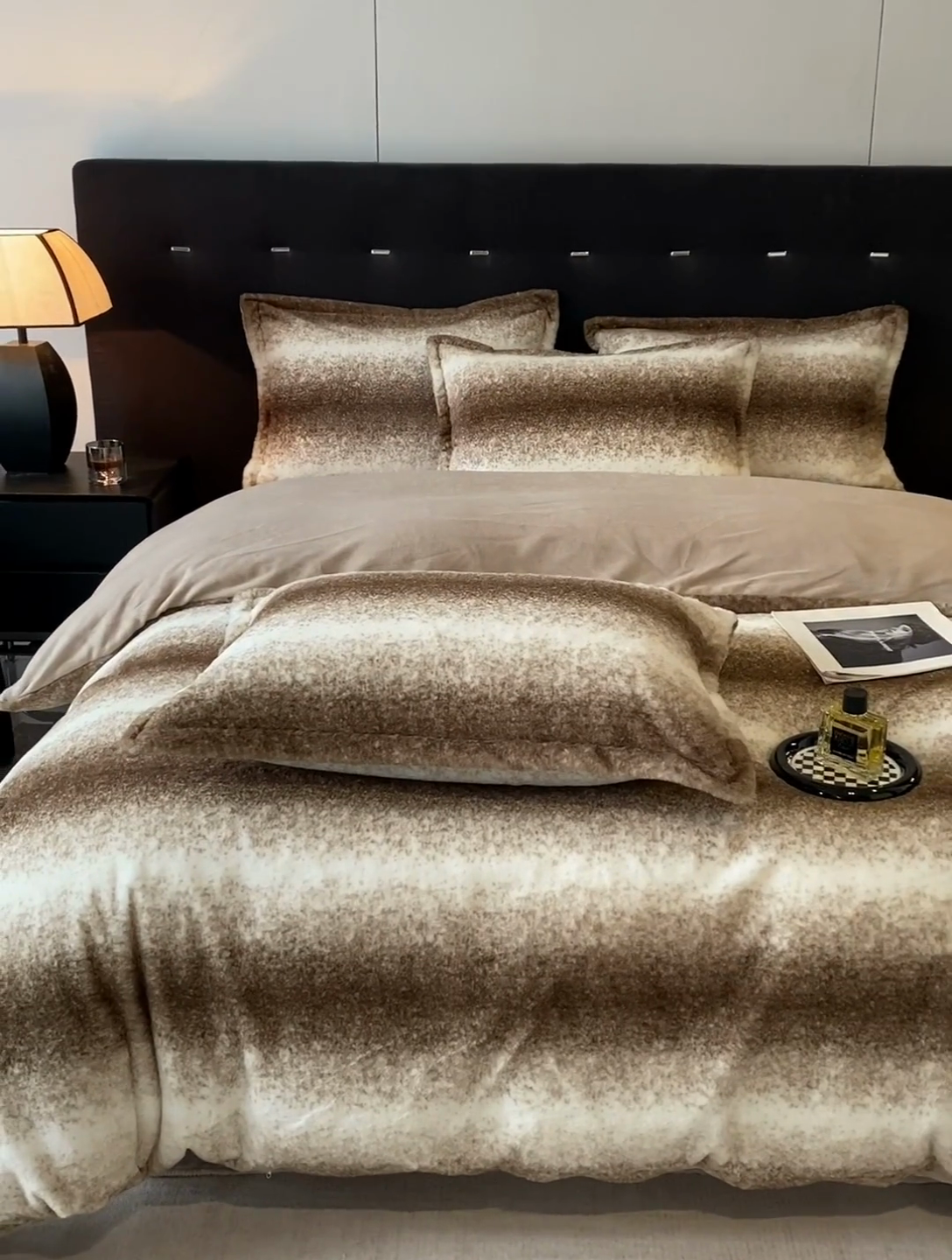 91家纺网 家纺一手货源 找家纺 慕尚家纺 2025新款高端亲肤舒适暖芙兔毛四件套 暖芙-白调咖