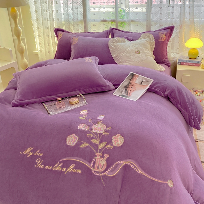 91家纺网 家纺一手货源 找家纺 晶缦家纺 2024新款高克重牛奶绒刺绣花四件套 点点花季-淡紫