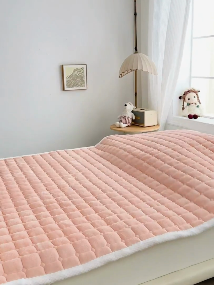 91家纺网 家纺一手货源 找家纺 东宇床垫 2024新款牛奶绒床褥大床 皇冠