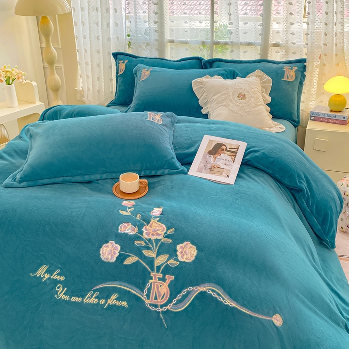 91家纺网 家纺一手货源 找家纺 晶缦家纺 2024新款高克重牛奶绒刺绣花四件套 点点花季-雅绿