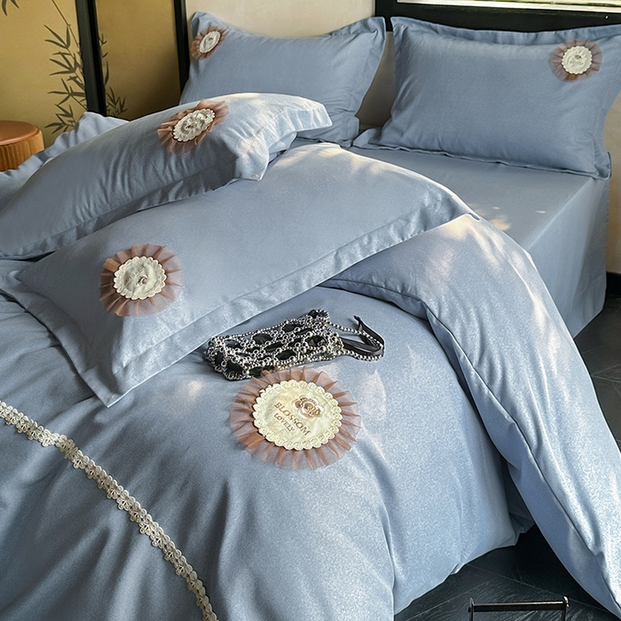 91家纺网 家纺一手货源 找家纺 宜家坊 2024秋冬加厚肌理纹碳素磨毛刺绣贴布绣花边新中式四件套 蓝色