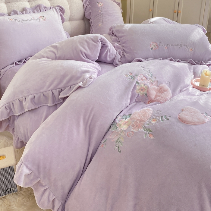 91家纺网 家纺一手货源 找家纺 蜜柚 2024新款全消光高克重韩版小清新贴布绣四件套 花妍-紫