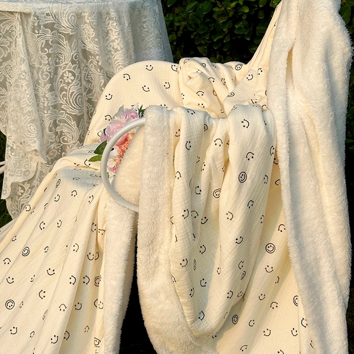 91家纺网 家纺一手货源 找家纺 木楌家居 2025新款皱绉纱空调盖被毯 乐乐