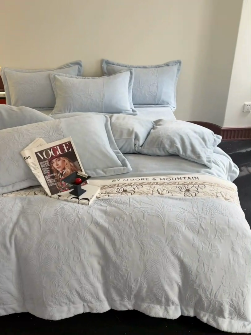 91家纺网 家纺一手货源 找家纺 宜家坊 2024新款法式轻奢全消光牛奶绒雕花拼接刺绣四件套-丛林猎豹（含无纺布包装） 丛林猎豹-慕斯蓝