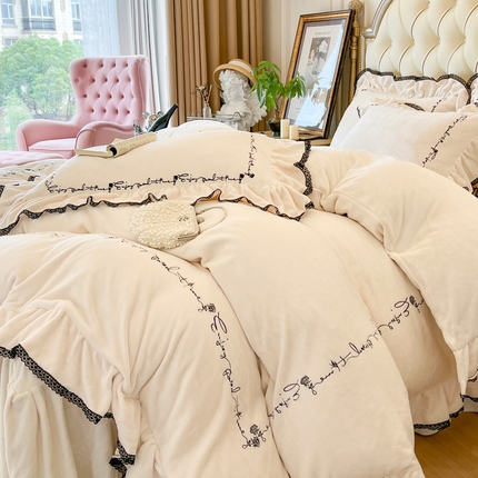 亲亲公主 2025新款全消光230克A类牛奶绒绣花四件套- 梦幻巴黎 玫瑰