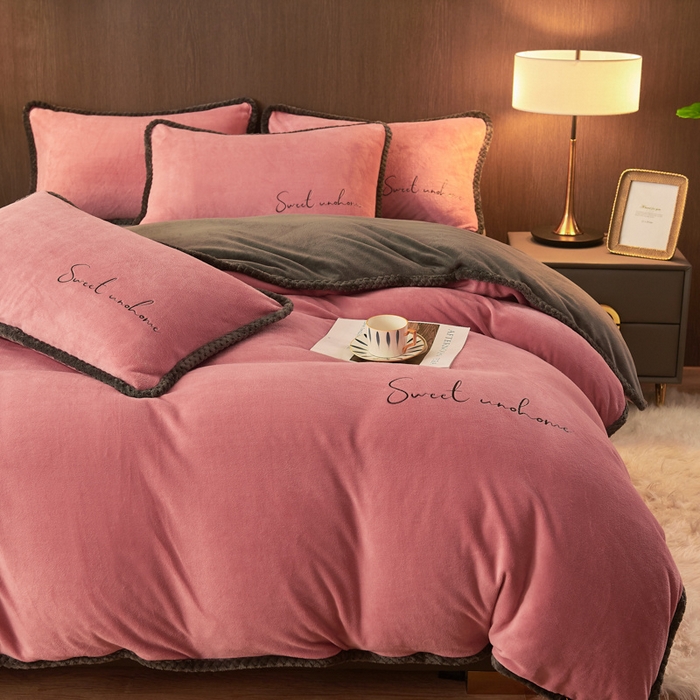 91家纺网 家纺一手货源 找家纺 吾诺 2024新款双拼色牛奶绒四件套 风格一 双拼豆沙