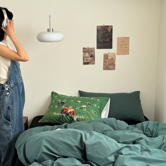 91家纺网 家纺一手货源 找家纺 艾沁家纺 2024新款简约风全棉色织水洗棉混搭四件套 墨绿+黑（墨绿+印花枕）