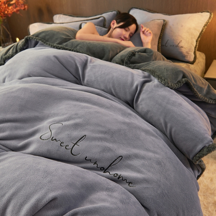 91家纺网 家纺一手货源 找家纺 吾诺 2024新款双拼色牛奶绒四件套 风格一 双拼兰灰