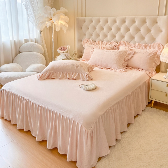 91家纺网 家纺一手货源 找家纺 亲亲公主 2025新款全消光230克A类牛奶绒绣花四件套- 梦幻巴黎 蝴蝶粉色