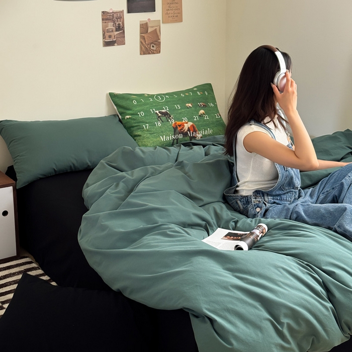 91家纺网 家纺一手货源 找家纺 艾沁家纺 2024新款简约风全棉色织水洗棉混搭四件套 墨绿+黑（墨绿+印花枕）