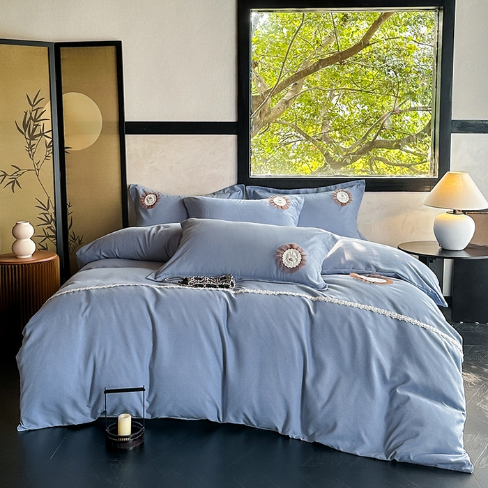 91家纺网 家纺一手货源 找家纺 宜家坊 2024秋冬加厚肌理纹碳素磨毛刺绣贴布绣花边新中式四件套 蓝色