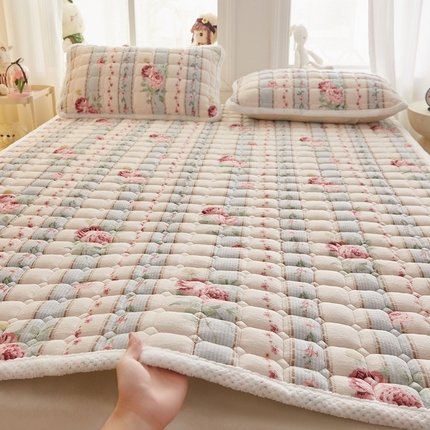 91家纺网 家纺一手货源 找家纺 东宇床垫 2024新款牛奶绒床褥大床 复古花
