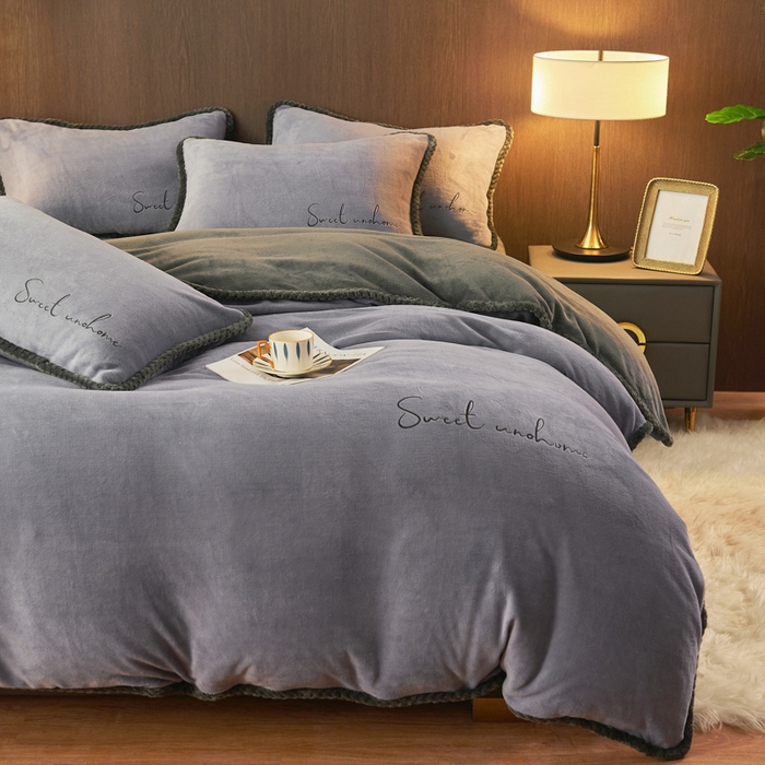 91家纺网 家纺一手货源 找家纺 吾诺 2024新款双拼色牛奶绒四件套 风格一 双拼兰灰