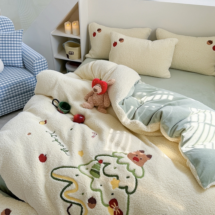 91家纺网 家纺一手货源 找家纺 蜜柚 2024新款高克重羊羔绒牛奶绒毛巾绣四件套 圣诞树