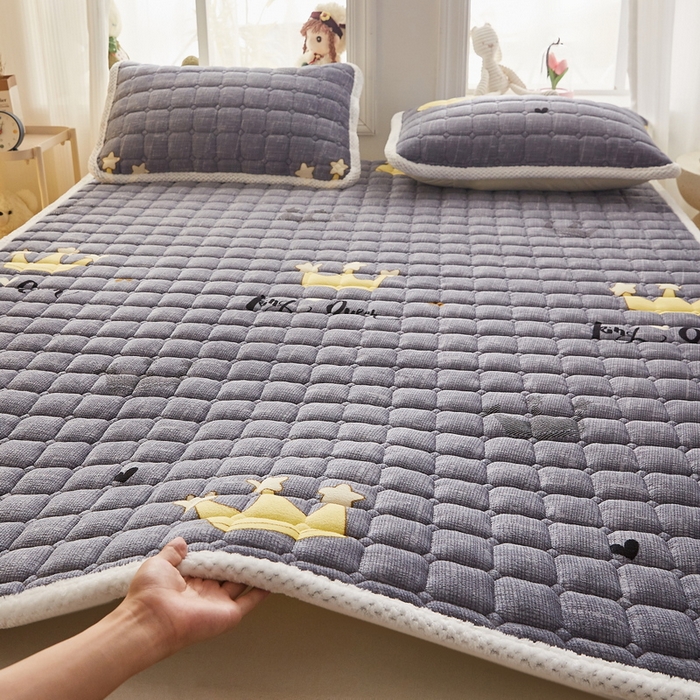 91家纺网 家纺一手货源 找家纺 东宇床垫 2024新款牛奶绒床褥大床 皇冠