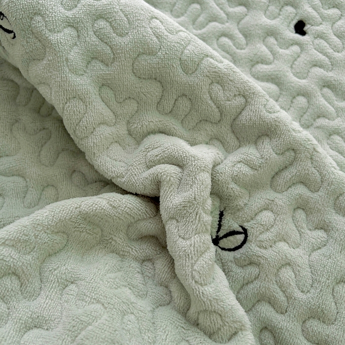 91家纺网 家纺一手货源 找家纺 美梦家纺 2024新款牛奶绒法式绣花夹棉床盖 绒蝴蝶结·松叶绿