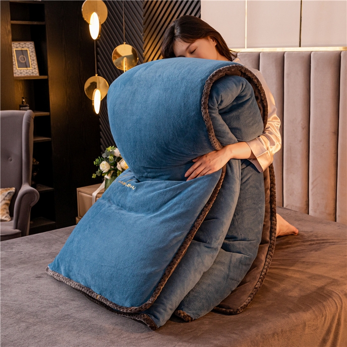 91家纺网 家纺一手货源 找家纺 吾诺 2024新款双拼色牛奶绒四件套 风格二 双拼中蓝