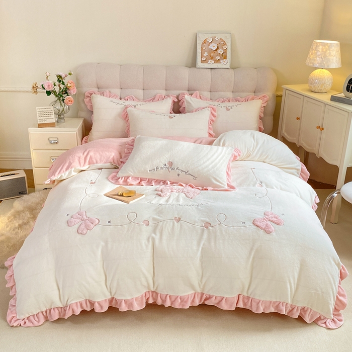 91家纺网 家纺一手货源 找家纺 蜜柚 2024新款全消光高克重韩版小清新贴布绣四件套 蝴蝶结-粉