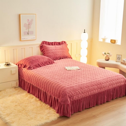 91家纺网 家纺一手货源 找家纺 （总）茉保家纺 2025新款纯色牛奶绒床盖