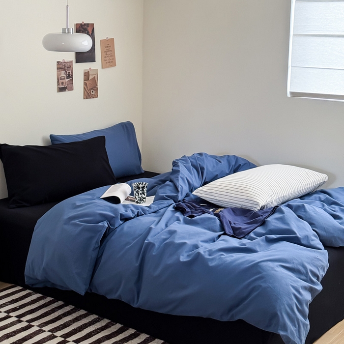 91家纺网 家纺一手货源 找家纺 艾沁家纺 2024新款简约风全棉色织水洗棉混搭四件套 深蓝+黑（深蓝枕+黑色枕）