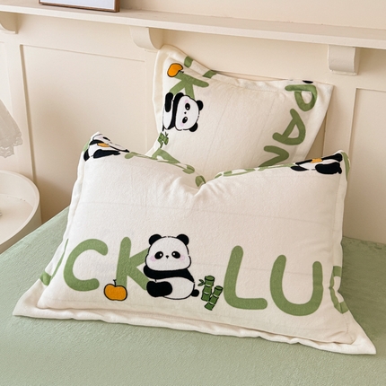 妖妖家纺 2024新款200克牛奶绒单枕套 开心大熊猫