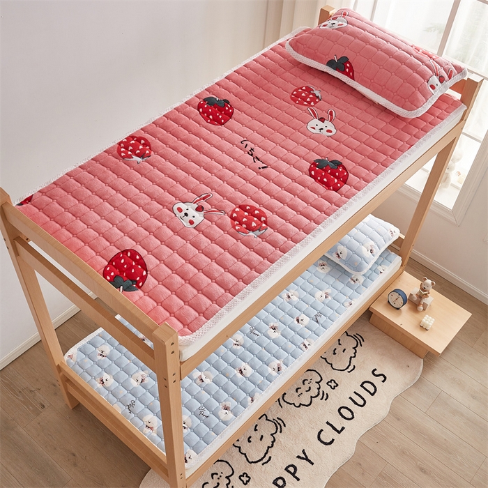 91家纺网 家纺一手货源 找家纺 东宇床垫 2025新款牛奶绒床褥学生床 草莓派对