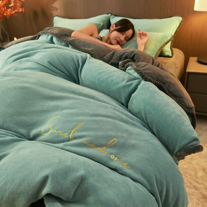 91家纺网 家纺一手货源 找家纺 吾诺 2024新款双拼色牛奶绒四件套 风格一 双拼湖兰