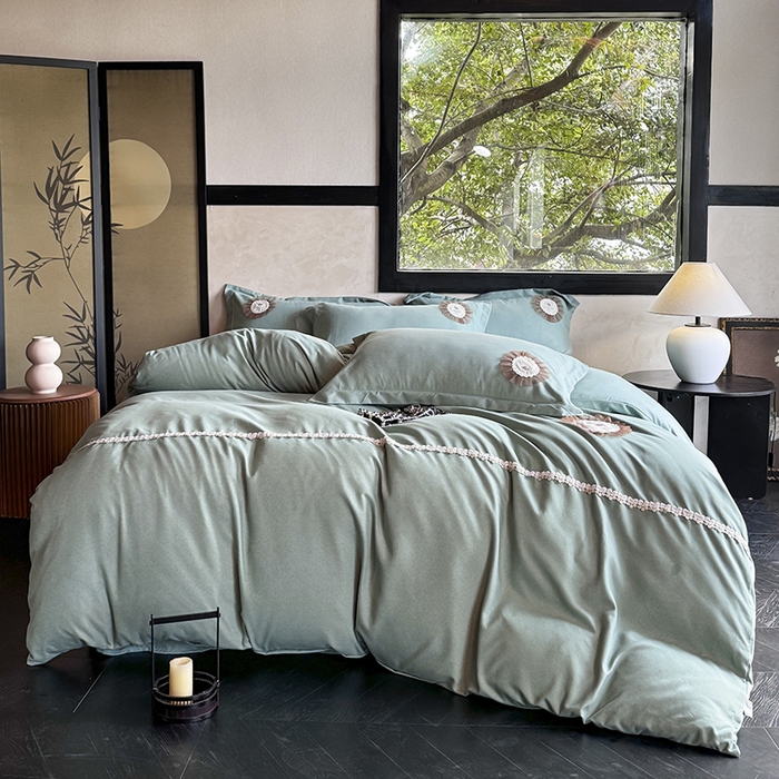 91家纺网 家纺一手货源 找家纺 宜家坊 2024秋冬加厚肌理纹碳素磨毛刺绣贴布绣花边新中式四件套 绿色