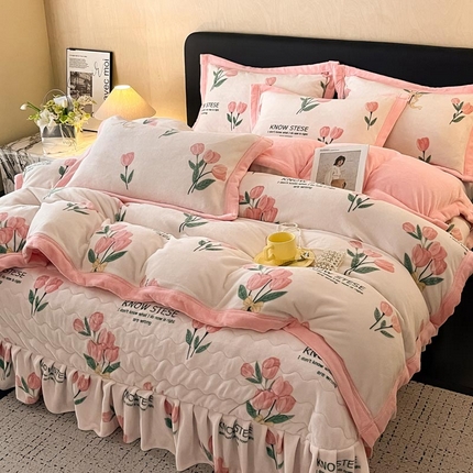 91家纺网 家纺一手货源 找家纺 （总）茉保家纺 2025新款包边款印花牛奶绒床盖四件套