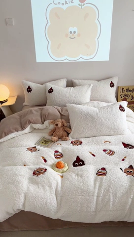 91家纺网 家纺一手货源 找家纺 蜜柚 2024新款高克重羊羔绒牛奶绒毛巾绣四件套 曲奇乐园