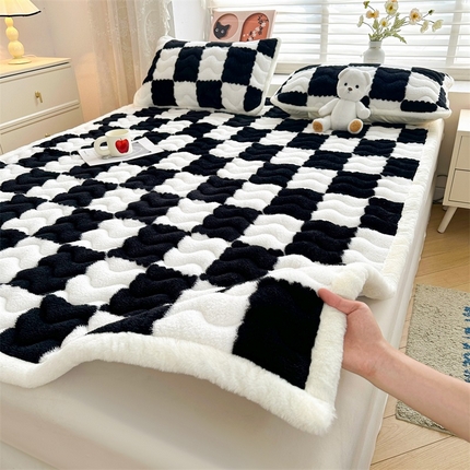 91家纺网 家纺一手货源 找家纺 梵朴 2024新款北极绒牛奶绒床垫床褥床护垫 棋盘格-黑白