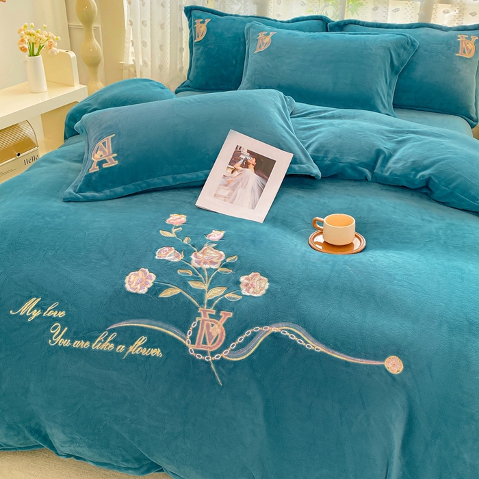 91家纺网 家纺一手货源 找家纺 晶缦家纺 2024新款高克重牛奶绒刺绣花四件套 点点花季-雅绿