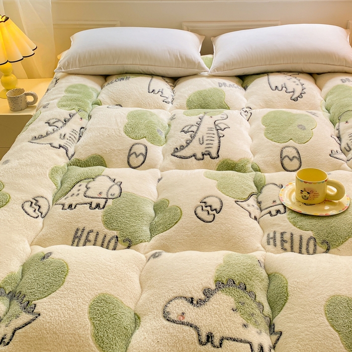 91家纺网 家纺一手货源 找家纺 缦卡琳家纺 2024新款A类牛奶绒羽丝棉床垫 恐龙宝贝