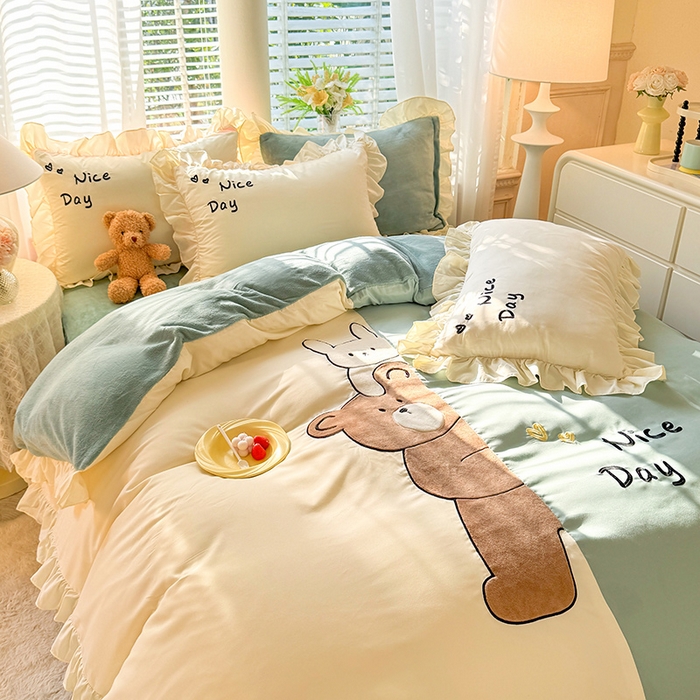 91家纺网 家纺一手货源 找家纺 绒兔兔 2024新款棉加牛奶绒贴布绣四件套 可爱熊仔-浅绿