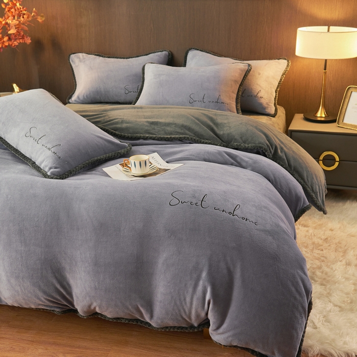 91家纺网 家纺一手货源 找家纺 吾诺 2024新款双拼色牛奶绒四件套 风格一 双拼兰灰