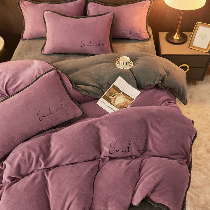 91家纺网 家纺一手货源 找家纺 吾诺 2024新款双拼色牛奶绒四件套 风格一 双拼浅紫