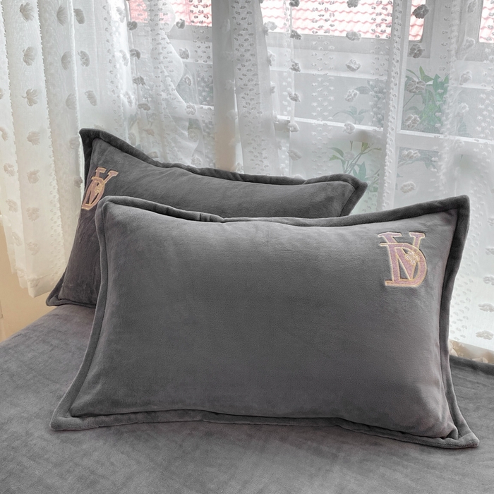 91家纺网 家纺一手货源 找家纺 晶缦家纺 2024新款高克重牛奶绒刺绣花四件套 点点花季-烟灰