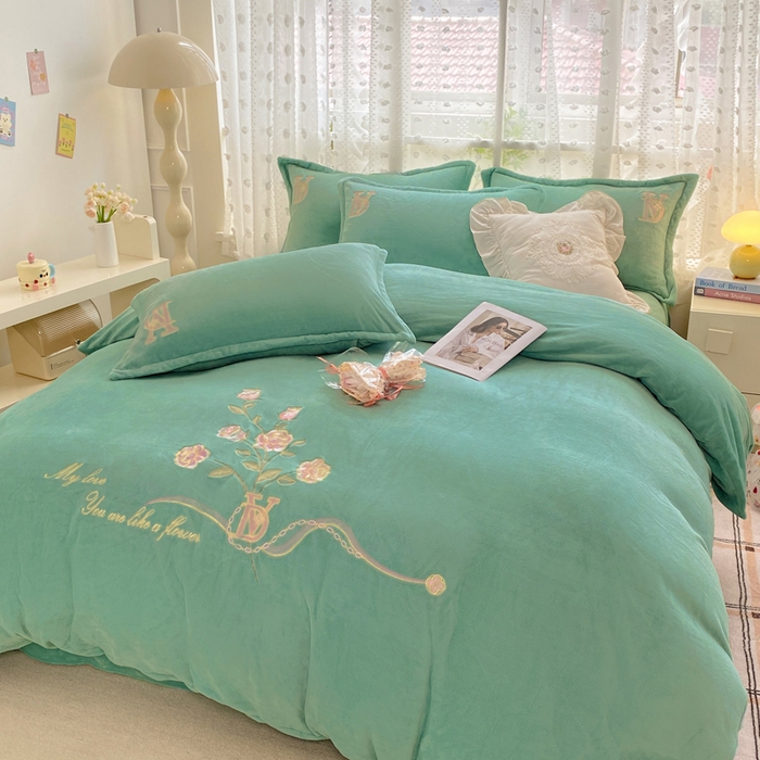 91家纺网 家纺一手货源 找家纺 晶缦家纺 2024新款高克重牛奶绒刺绣花四件套 点点花季-草绿