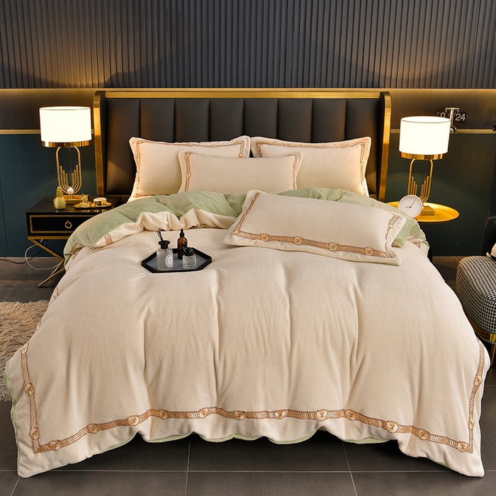 91家纺网 家纺一手货源 找家纺 云家 （包含买家秀）2024新款高克重牛奶绒纯色双拼刺绣四件套珊瑚绒 凯迪系列 凯迪-奶昔白+豆绿