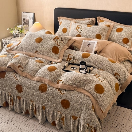91家纺网 家纺一手货源 找家纺 （总）茉保家纺 2025新款包边款印花牛奶绒床盖四件套